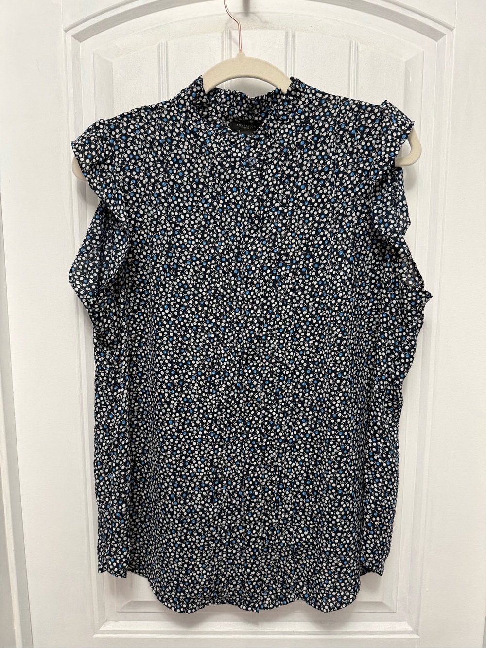 Ann Taylor Top Navy Blue White Floral Pleated Sleeveless Ruffle Blouse  (22-2)